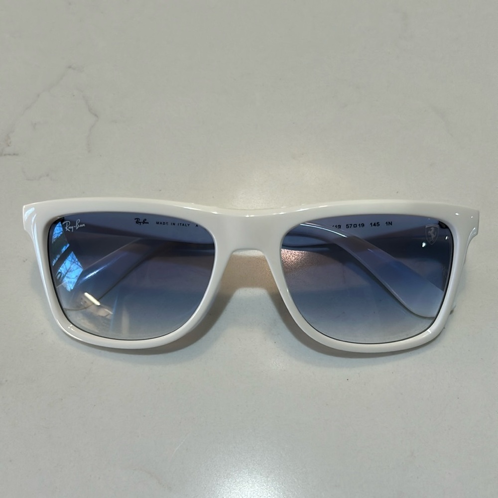Ray-Ban RB4413M SCUDERIA FERRARI COLLECTION New with box